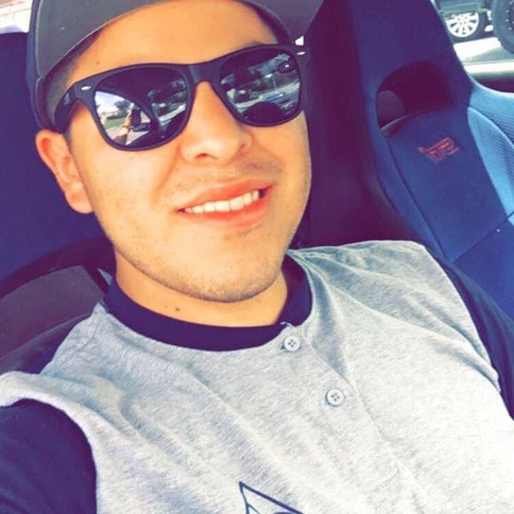 Meet your Posher, Chris - Picture 1 of 1